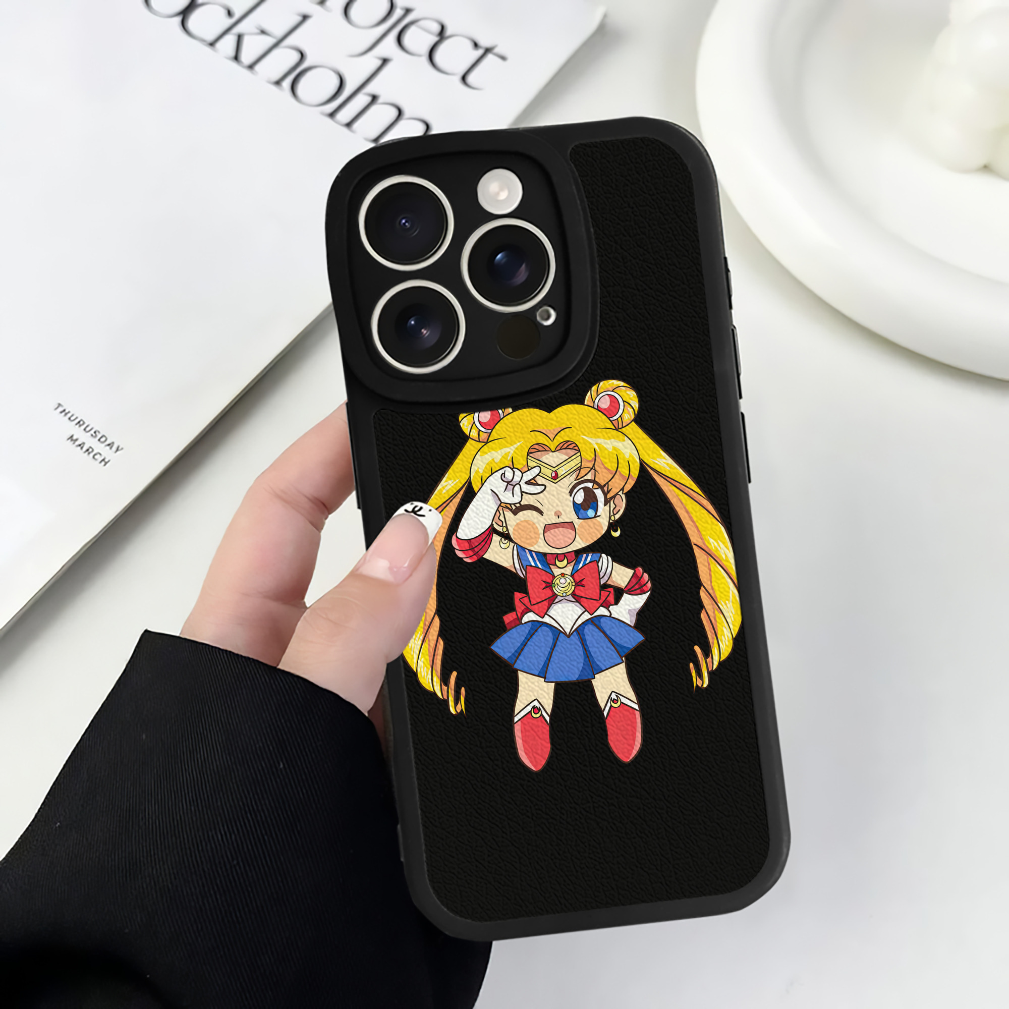 （画像用） 美少女戦士セーラームーン 月野 うさぎ つきの うさぎ Sailor Moon Tsukino Usagi 【iPhone 16シリーズ対応】シリコンスマホケース（レザー調） 材質：シリコン